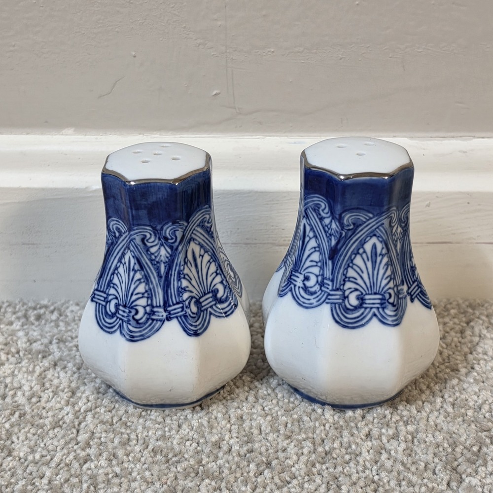 Vintage Bombay Blue And White Porcelain Salt And‎ Pepper Shakers